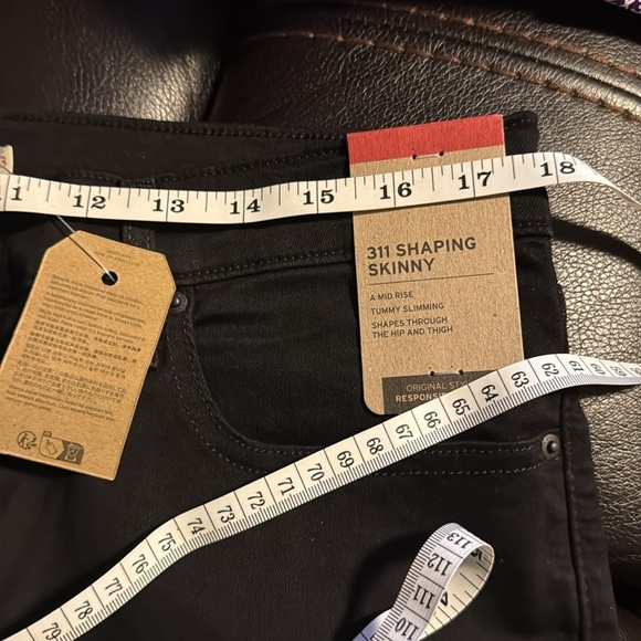 Levi's Black Women's Mid-Rise Tummy Slimming 311 Shaping Skinny Ankle Jeans - Picture 6 of 10